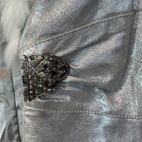 BEBE Silver metallic leather white fur trim collar/cuff trench coach large Y2K - Picture 6 of 12